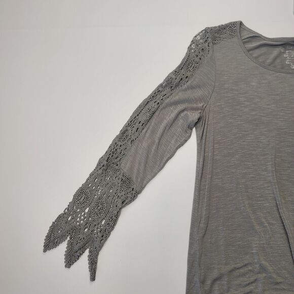 Chicos Lace Sleeve Top Size 0 (Small) Olive Green Soft Stretchy Casual - Picture 7 of 7